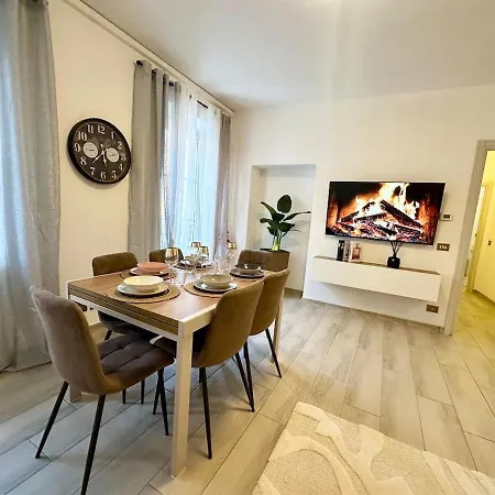 Casa Loren Новара